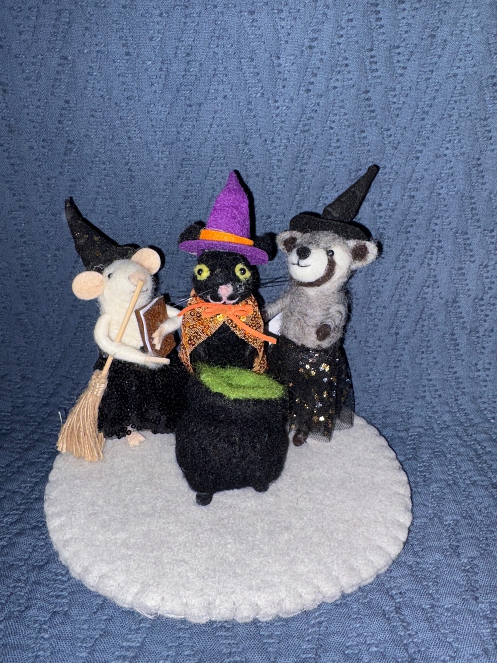 Anthropologie  Terrain Halloween Witchy Critters Felt Scene